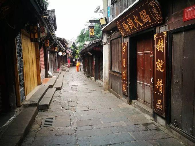 探索穿衣服的时尚感和舒适度,哪个更重要?,知识星球平台解密秘密花园